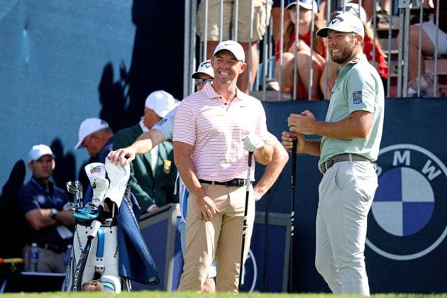CASTLE ROCK, CO - AUGUST 24: PGA, Golf Herren golfers Rory McIlroy and Sam Burns talk while waiting on the first tee during the third round of the PGA FedExCup BMW Championship on August 24th, 2024, at Castle Pines Golf Club in Castle Rock, Colorado. (Photo by Brian Spurlock Icon Sportswire) GOLF: AUG 24 PGA FedExCup Playoffs - BMW Championship EDITORIAL USE ONLY Icon24082416