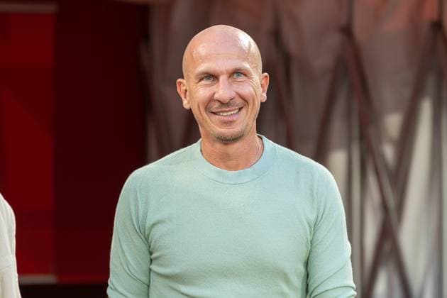 24.08.2024, Fussball: 2. Bundesliga, Saison 2024 2025, 03. Spieltag, 1. FC Koeln vs. Eintracht Braunschweig im Rhein Energie Stadion in Koeln. Gerhard Struber (1. FC Koeln, Trainer) auf dem Weg zum Interview. Wichtiger Hinweis: Gemaess den Vorgaben der DFL Deutsche Fussball Liga bzw. des DFB Deutscher Fussball-Bund ist es untersagt, in dem Stadion und oder vom Spiel angefertigte Fotoaufnahmen in Form von Sequenzbildern und oder videoaehnlichen Fotostrecken zu verwerten bzw. verwerten zu lassen. Foto: Kirchner-Media TH