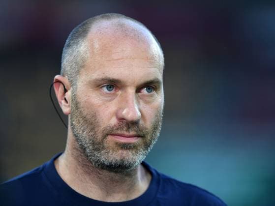Koeln, Deutschland, 24.08.24: Trainer Daniel Scherning (Eintracht Braunschweig) schaut waehrend des Spiels der 2. Bundesliga zwischen 1. FC Koeln vs Eintracht Braunschweig im Rhein-Energie-Stadion am 24. August 2024 in Koeln, Deutschland. (Foto von Ralf Treese DeFodi Images) Cologne, Germany, 24.08.24: Trainer Daniel Scherning (Eintracht Braunschweig) looks on during the 2. Bundesliga match between 1. FC Koeln vs Eintracht Braunschweig at Rhein-Energie-Stadium on August 24, 2024 in Cologne, Germany. (Photo by Ralf Treese DeFodi Images) DFB DFL REGULATIONS PROHIBIT ANY USE OF PHOTOGRAPHS AS IMAGE SEQUENCES AND OR QUASI-VIDEO. Defodi-521_KOEBRA20240824_015