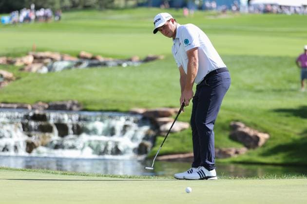 CASTLE ROCK, CO - AUGUST 24: AS waterfall sets the backdrop as Sepp Straka putts on the 3rd hole during the third round of the BMW Championship on August 24, 2024 at Castle Pines Golf Club in Castle Rock, CO. (Photo by Scott Winters Icon Sportswire) GOLF: AUG 24 PGA, Golf Herren FedExCup Playoffs - BMW Championship EDITORIAL USE ONLY Icon2408240350