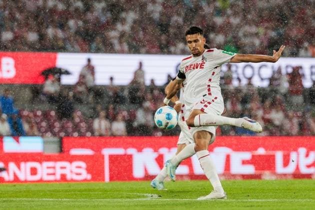 2. Fußball Bundesliga: 1. FC Köln - Eintracht Braunschweig; 24.08.2024 Dejan Ljubicic (1. FC Köln, 7) schiesst 2. Fußball Bundesliga, 1. FC Köln - Eintracht Braunschweig, Köln, Rheinenergiestadion am 24.08.2024 DFL REGULATIONS PROHIBIT ANY USE OF PHOTOGRAPHS AS IMAGE SEQUENCES AND OR QUASI-VIDEO.