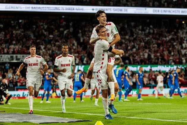 2. Fußball Bundesliga: 1. FC Köln - Eintracht Braunschweig; 24.08.2024 Jubel zum 1:0 durch Timo Hübers (1. FC Köln, 4) 2. Fußball Bundesliga, 1. FC Köln - Eintracht Braunschweig, Köln, Rheinenergiestadion am 24.08.2024 DFL REGULATIONS PROHIBIT ANY USE OF PHOTOGRAPHS AS IMAGE SEQUENCES AND OR QUASI-VIDEO.