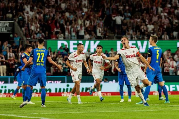 2. Fußball Bundesliga: 1. FC Köln - Eintracht Braunschweig; 24.08.2024 Jubel zum 1:0 durch Timo Hübers (1. FC Köln, 4) 2. Fußball Bundesliga, 1. FC Köln - Eintracht Braunschweig, Köln, Rheinenergiestadion am 24.08.2024 DFL REGULATIONS PROHIBIT ANY USE OF PHOTOGRAPHS AS IMAGE SEQUENCES AND OR QUASI-VIDEO.