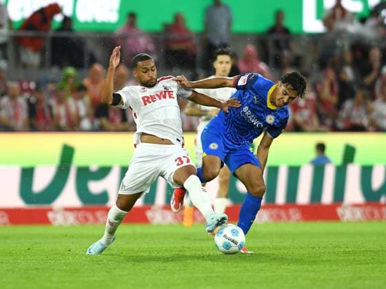 Koeln, Deutschland, 24.08.24: Linton Maina (1. FC Koeln) und Johan Gomez (Eintracht Braunschweig) im Zweikampf waehrend des Spiels der 2. Bundesliga zwischen 1. FC Koeln vs Eintracht Braunschweig im Rhein-Energie-Stadion am 24. August 2024 in Koeln, Deutschland. (Foto von Ralf Treese DeFodi Images) Cologne, Germany, 24.08.24: Linton Maina (1. FC Koeln) und Johan Gomez (Eintracht Braunschweig) battle for the ball during the 2. Bundesliga match between 1. FC Koeln vs Eintracht Braunschweig at Rhein-Energie-Stadium on August 24, 2024 in Cologne, Germany. (Photo by Ralf Treese DeFodi Images) DFB DFL REGULATIONS PROHIBIT ANY USE OF PHOTOGRAPHS AS IMAGE SEQUENCES AND OR QUASI-VIDEO. Defodi-521_KOEBRA20240824_027