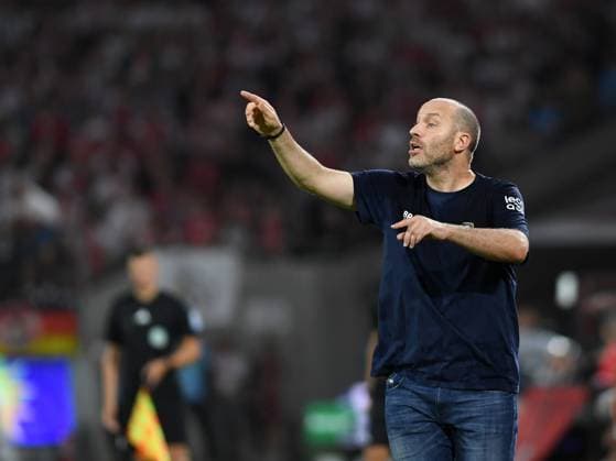 Koeln, Deutschland, 24.08.24: Trainer Daniel Scherning (Eintracht Braunschweig) gestikuliert, gestik waehrend des Spiels der 2. Bundesliga zwischen 1. FC Koeln vs Eintracht Braunschweig im Rhein-Energie-Stadion am 24. August 2024 in Koeln, Deutschland. (Foto von Ralf Treese DeFodi Images) Cologne, Germany, 24.08.24: Trainer Daniel Scherning (Eintracht Braunschweig) gestures during the 2. Bundesliga match between 1. FC Koeln vs Eintracht Braunschweig at Rhein-Energie-Stadium on August 24, 2024 in Cologne, Germany. (Photo by Ralf Treese DeFodi Images) DFB DFL REGULATIONS PROHIBIT ANY USE OF PHOTOGRAPHS AS IMAGE SEQUENCES AND OR QUASI-VIDEO. Defodi-521_KOEBRA20240824_029