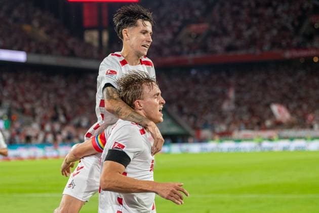 24.08.2024, Fussball: 2. Bundesliga, Saison 2024 2025, 03. Spieltag, 1. FC Koeln vs. Eintracht Braunschweig im Rhein Energie Stadion in Koeln. Denis Huseinbasic (1. FC Koeln, 08) und Timo Huebers (1. FC Koeln, 04) bejubeln das Tor zum 1:0. Wichtiger Hinweis: Gemaess den Vorgaben der DFL Deutsche Fussball Liga bzw. des DFB Deutscher Fussball-Bund ist es untersagt, in dem Stadion und oder vom Spiel angefertigte Fotoaufnahmen in Form von Sequenzbildern und oder videoaehnlichen Fotostrecken zu verwerten bzw. verwerten zu lassen. Foto: Kirchner-Media TH