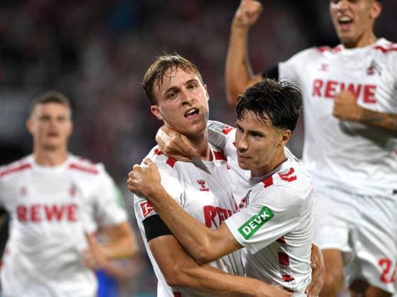 Koeln, Deutschland, 24.08.24: Timo Huebers (1. FC Koeln) Torjubel, jubelt mit seiner Mannschaft nach dem Treffer zum 1:0 waehrend des Spiels der 2. Bundesliga zwischen 1. FC Koeln vs Eintracht Braunschweig im Rhein-Energie-Stadion am 24. August 2024 in Koeln, Deutschland. (Foto von Ralf Treese DeFodi Images) Cologne, Germany, 24.08.24: Timo Huebers (1. FC Koeln) celebrates after scoring his team™s first goal with teammates during the 2. Bundesliga match between 1. FC Koeln vs Eintracht Braunschweig at Rhein-Energie-Stadium on August 24, 2024 in Cologne, Germany. (Photo by Ralf Treese DeFodi Images) DFB DFL REGULATIONS PROHIBIT ANY USE OF PHOTOGRAPHS AS IMAGE SEQUENCES AND OR QUASI-VIDEO. Defodi-521_KOEBRA20240824_038