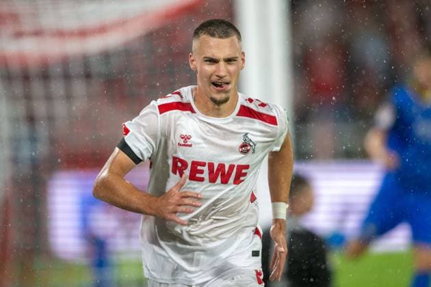 24.08.2024, Fussball: 2. Bundesliga, Saison 2024 2025, 03. Spieltag, 1. FC Koeln vs. Eintracht Braunschweig im Rhein Energie Stadion in Koeln. Tim Lemperle (1. FC Koeln, 19) bejubelt sein Tor zum 3:0. Wichtiger Hinweis: Gemaess den Vorgaben der DFL Deutsche Fussball Liga bzw. des DFB Deutscher Fussball-Bund ist es untersagt, in dem Stadion und oder vom Spiel angefertigte Fotoaufnahmen in Form von Sequenzbildern und oder videoaehnlichen Fotostrecken zu verwerten bzw. verwerten zu lassen. Foto: Kirchner-Media TH
