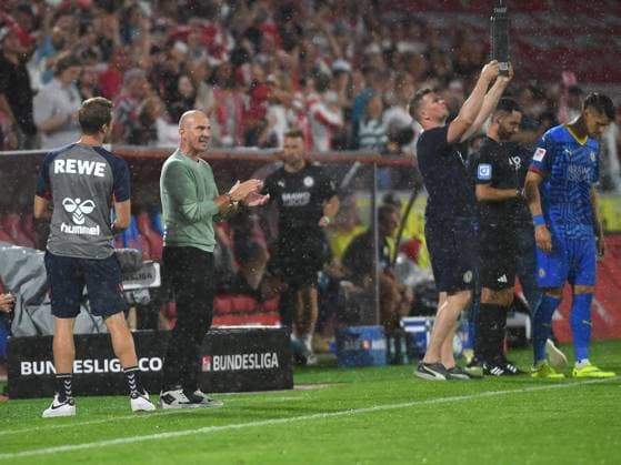 24.08.2024, Cologne, Germany, Rhein-Energie-Stadium, 1. FC Koeln vs Eintracht Braunschweig - 2. Bundesliga, Trainer Gerhard Struber (1. FC Koeln) gestikuliert, gestik (Foto Ralf Treese) DFB DFL REGULATIONS PROHIBIT ANY USE OF PHOTOGRAPHS AS IMAGE SEQUENCES AND OR QUASI-VIDEO. Cologne Rhein-Energie-Stadium North Rhine-Westphalia Germany