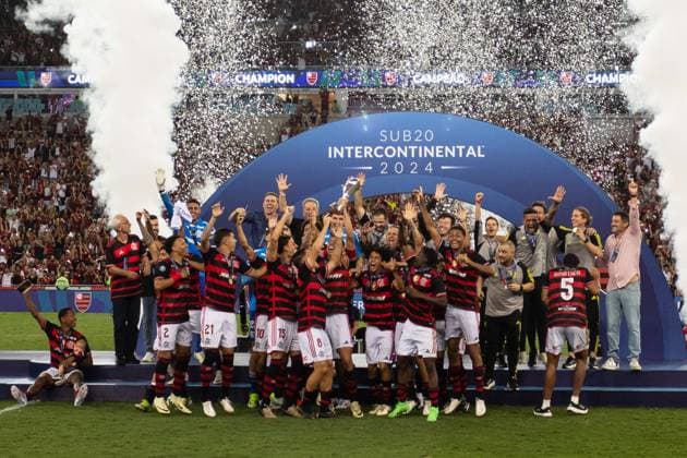 Sport Themen der Woche KW34 Sport Bilder des Tages August 24, 2024, Rio De Janeiro, Rio De Janeiro, Brazil: RIO DE JANEIRO, BRAZIL - AUGUST 24: PLAYERS of Flamengo celebrates the winning title after the match between Flamengo and Olympiacos as part of U20 Intercontinental Cup at Maracana Stadium on August 24, 2024 in Rio de Janeiro, Brazil. Rio De Janeiro Brazil - ZUMAc227 20240824_zsp_c227_047 Copyright: xRuanoxCarneirox