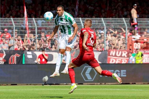 Etienne Amenyido (SC Preussen Muenster) und Erik Wekesser (1. FC Kaiserslautern) kaempfen um den Ball, 2. Bundesliga, Preußen Münster vs 1. FC Kaiserslautern, Preußenstadion am 24. August 2024 in Münster, Deutschland. (Foto von Marco Steinbrenner DeFodi Images) Etienne Amenyido (SC Preussen Muenster) und Erik Wekesser (1. FC Kaiserslautern) battle for the ball, 2. Bundesliga, Preußen Münster vs 1. FC Kaiserslautern, Preußenstadion, August 24, 2024 in Münster, Germany. (Photo by Marco Steinbrenner DeFodi Images) DFB DFL REGULATIONS PROHIBIT ANY USE OF PHOTOGRAPHS AS IMAGE SEQUENCES AND OR QUASI-VIDEO. Defodi-700_scp_fcK_20240824_116