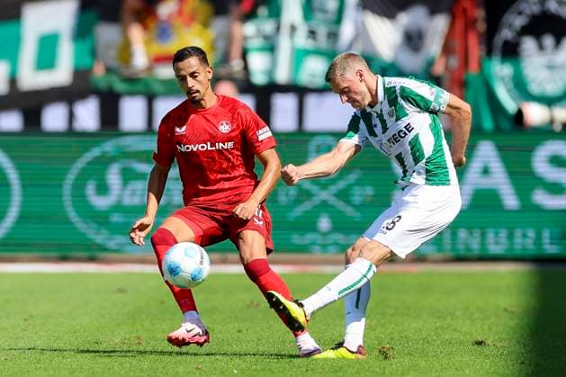 Kenny Prince Redondo (1. FC Kaiserslautern) und Marc Lorenz (SC Preussen Muenster) kaempfen um den Ball, 2. Bundesliga, Preußen Münster vs 1. FC Kaiserslautern, Preußenstadion am 24. August 2024 in Münster, Deutschland. (Foto von Marco Steinbrenner DeFodi Images) Kenny Prince Redondo (1. FC Kaiserslautern) und Marc Lorenz (SC Preussen Muenster) battle for the ball, 2. Bundesliga, Preußen Münster vs 1. FC Kaiserslautern, Preußenstadion, August 24, 2024 in Münster, Germany. (Photo by Marco Steinbrenner DeFodi Images) DFB DFL REGULATIONS PROHIBIT ANY USE OF PHOTOGRAPHS AS IMAGE SEQUENCES AND OR QUASI-VIDEO. Defodi-700_scp_fcK_20240824_128