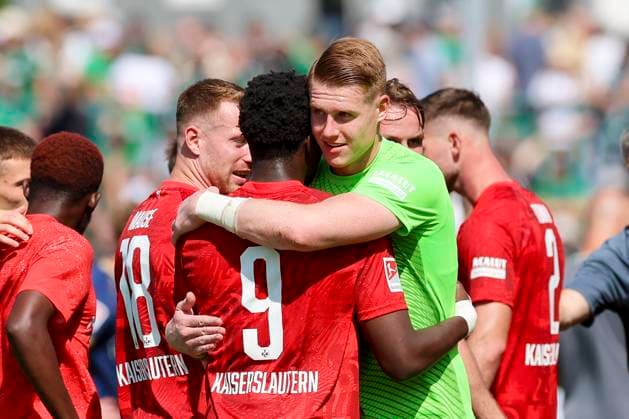 Ragnar Ache (1. FC Kaiserslautern) und kontrolliert den Ball jubeln, 2. Bundesliga, Preußen Münster vs 1. FC Kaiserslautern, Preußenstadion am 24. August 2024 in Münster, Deutschland. (Foto von Marco Steinbrenner DeFodi Images) Ragnar Ache (1. FC Kaiserslautern) und kontrolliert den Ball cheer, 2. Bundesliga, Preußen Münster vs 1. FC Kaiserslautern, Preußenstadion, August 24, 2024 in Münster, Germany. (Photo by Marco Steinbrenner DeFodi Images) DFB DFL REGULATIONS PROHIBIT ANY USE OF PHOTOGRAPHS AS IMAGE SEQUENCES AND OR QUASI-VIDEO. Defodi-700_scp_fcK_20240824_139