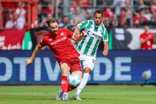 Jannis Heuer (1. FC Kaiserslautern) und Etienne Amenyido (SC Preussen Muenster) kaempfen um den Ball, 2. Bundesliga, Preußen Münster vs 1. FC Kaiserslautern, Preußenstadion am 24. August 2024 in Münster, Deutschland. (Foto von Marco Steinbrenner DeFodi Images) Jannis Heuer (1. FC Kaiserslautern) und Etienne Amenyido (SC Preussen Muenster) battle for the ball, 2. Bundesliga, Preußen Münster vs 1. FC Kaiserslautern, Preußenstadion, August 24, 2024 in Münster, Germany. (Photo by Marco Steinbrenner DeFodi Images) DFB DFL REGULATIONS PROHIBIT ANY USE OF PHOTOGRAPHS AS IMAGE SEQUENCES AND OR QUASI-VIDEO. Defodi-700_scp_fcK_20240824_161