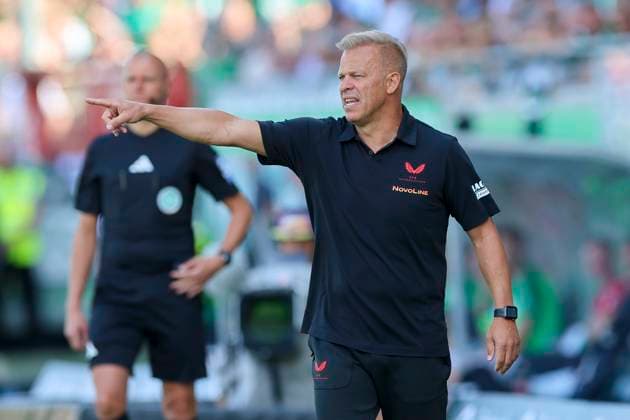 Trainer Markus Anfang (1. FC Kaiserslautern) gestikuliert, 2. Bundesliga, Preußen Münster vs 1. FC Kaiserslautern, Preußenstadion am 24. August 2024 in Münster, Deutschland. (Foto von Marco Steinbrenner DeFodi Images) Trainer Markus Anfang (1. FC Kaiserslautern) gestures, 2. Bundesliga, Preußen Münster vs 1. FC Kaiserslautern, Preußenstadion, August 24, 2024 in Münster, Germany. (Photo by Marco Steinbrenner DeFodi Images) DFB DFL REGULATIONS PROHIBIT ANY USE OF PHOTOGRAPHS AS IMAGE SEQUENCES AND OR QUASI-VIDEO. Defodi-700_scp_fcK_20240824_200