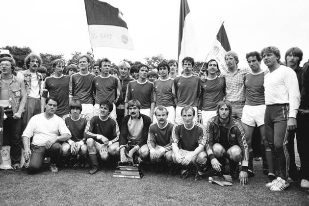 1. FC Köln Deutscher Amateur-Meister 14.06.1981 sechster von links CHRISTOF DAUM , der tief durchatmet *** 1 FC Köln German Amateur Champion 14 06 1981 sixth from left CHRISTOF DAUM , who takes a deep breath HM