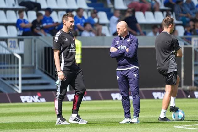 Trainer Miroslav Klose (1. FC Nürnberg) mit Trainer Torsten Lieberknecht (SV Darmstadt 98) - 25.08.2024 2. Bundesliga, Saison 24 25: SV Darmstadt 98 vs 1. FC Nürnberg, Stadion am Boellenfalltor, emonline, emspor,