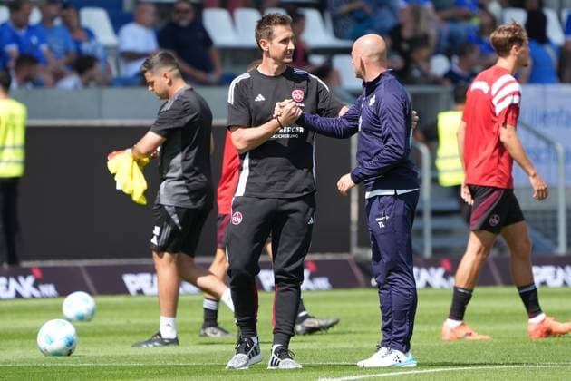 Trainer Miroslav Klose (1. FC Nürnberg) mit Trainer Torsten Lieberknecht (SV Darmstadt 98) - 25.08.2024 2. Bundesliga, Saison 24 25: SV Darmstadt 98 vs 1. FC Nürnberg, Stadion am Boellenfalltor, emonline, emspor,