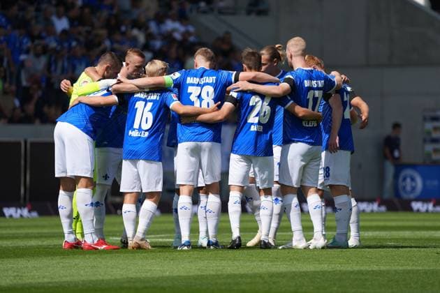 Darmstadt schwört sich ein - 25.08.2024 2. Bundesliga, Saison 24 25: SV Darmstadt 98 vs 1. FC Nürnberg, Stadion am Boellenfalltor, emonline, emspor,