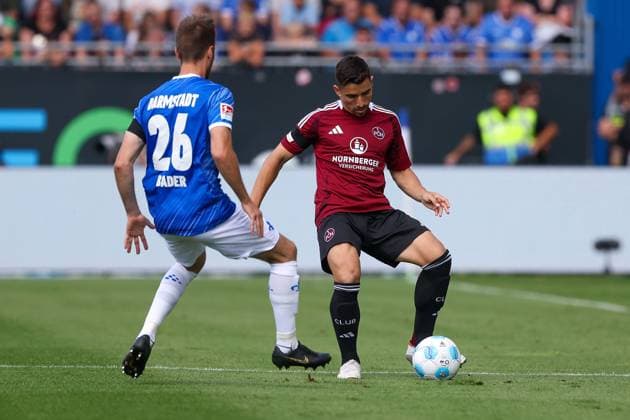 2024.08.25 xJFAx Fussball 2.Bundesliga 3.Spieltag Saison 2024 25, SV Darmstadt 98 - 1.FC Nürnberg v.l., Matthias Bader (SV Darmstadt 98), Robin Knoche (1.FC Nürnberg), Zweikampf, Action, Aktion, Battles for the Ball (DFL DFB REGULATIONS PROHIBIT ANY USE OF PHOTOGRAPHS as IMAGE SEQUENCES and or QUASI-VIDEO