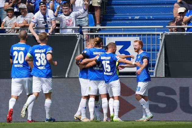 celebrate the goal, Torjubel zum 1:0 Isac Lidberg (SV Darmstadt 98, 07), Paul Will (SV Darmstadt 98, 28) freut sich - 25.08.2024 2. Bundesliga, Saison 24 25: SV Darmstadt 98 vs 1. FC Nürnberg, Stadion am Boellenfalltor, emonline, emspor,