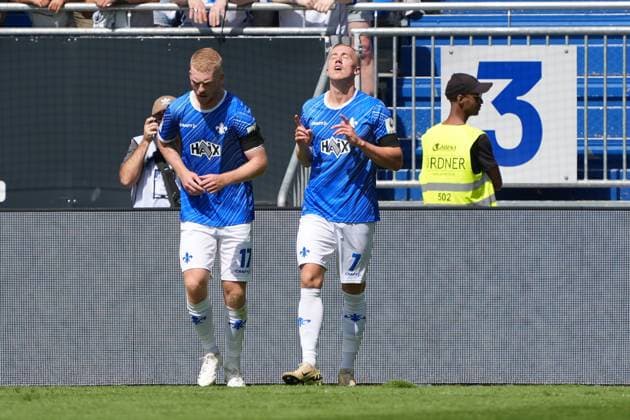 celebrate the goal, Torjubel zum 1:0 Isac Lidberg (SV Darmstadt 98, 07) - 25.08.2024 2. Bundesliga, Saison 24 25: SV Darmstadt 98 vs 1. FC Nürnberg, Stadion am Boellenfalltor, emonline, emspor,
