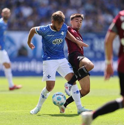 25.08.2024, xdcx, Fussball 2. Bundesliga, SV Darmstadt 98 - 1. FC Nürnberg, emonline, emspor, despor, v.l., Killian Corredor (SV Darmstadt 98), Jens Castrop (1. FC Nürnberg) DFL DFB REGULATIONS PROHIBIT ANY USE OF PHOTOGRAPHS AS IMAGE SEQUENCES AND OR QUASI-VIDEO.