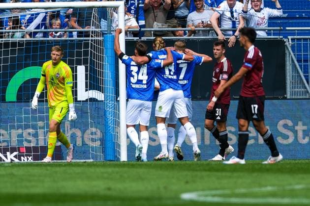 Isac Lidberg (SV Darmstadt 98, 07) und Team bejubeln das Tor zum 1:0, GER, SV Darmstadt 98 vs. 1. FC Nuernberg, Fussball, 2. Bundesliga, 3. Spieltag, Spielzeit 2024 2025, 25.08.2024. DFL REGULATIONS PROHIBIT ANY USE OF PHOTOGRAPHS as IMAGE SEQUENCES and or QUASI-VIDEO GER, SV Darmstadt 98 vs. 1. FC Nuernberg Fussball, 2. Bundesliga, 3. Spieltag, Spielzeit 2024 2025, 25.08.2024. Darmstadt