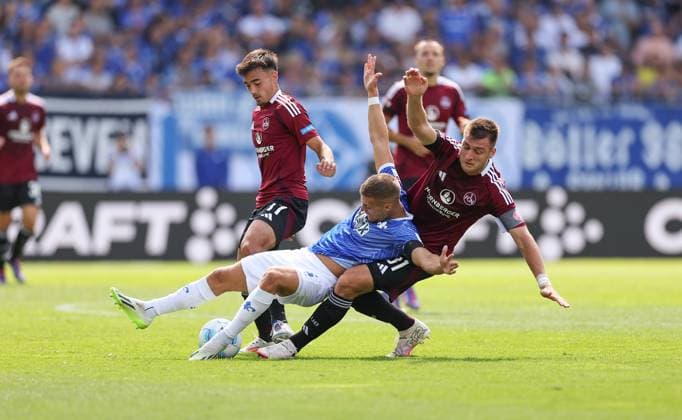 25.08.2024, xdcx, Fussball 2. Bundesliga, SV Darmstadt 98 - 1. FC Nürnberg, emonline, emspor, despor, v.l., Jens Castrop (1. FC Nürnberg), Fabian Nürnberger (SV Darmstadt 98), Robin Knoche (1. FC Nürnberg) DFL DFB REGULATIONS PROHIBIT ANY USE OF PHOTOGRAPHS AS IMAGE SEQUENCES AND OR QUASI-VIDEO.