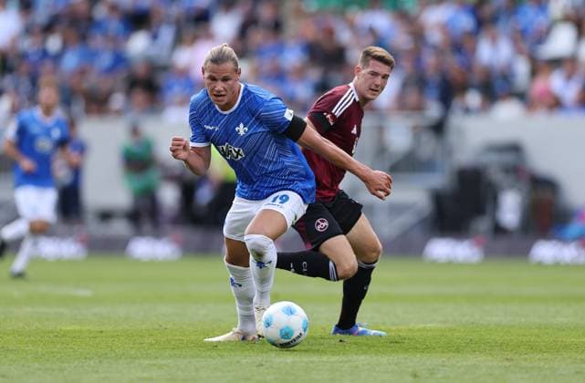 25.08.2024, xdcx, Fussball 2. Bundesliga, SV Darmstadt 98 - 1. FC Nürnberg, emonline, emspor, despor, v.l., Fynn Lakenmacher (SV Darmstadt 98), Florian Flick (1. FC Nürnberg) DFL DFB REGULATIONS PROHIBIT ANY USE OF PHOTOGRAPHS AS IMAGE SEQUENCES AND OR QUASI-VIDEO.