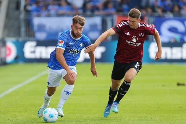 25.08.2024, xtvx, Fussball 2.Bundesliga, SV Darmstadt 98 - 1.FC Nürnberg emspor, v.l. Zweikampf, Duell, duel, tackle, compete d34< Florian Flick (1. FC Nuernberg) (DFL DFB REGULATIONS PROHIBIT ANY USE OF PHOTOGRAPHS as IMAGE SEQUENCES and or QUASI-VIDEO) Darmstadt