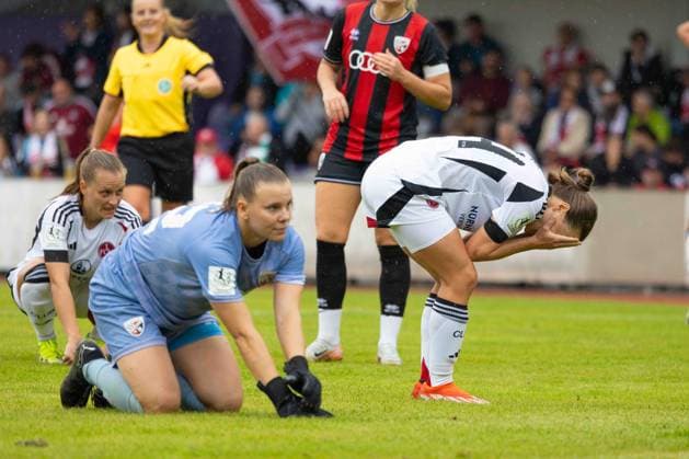 Ingolstadt, Deutschland 25. August 2024: 2. BL - Frauen - 2024 2025 - FC Ingolstadt 04 vs. 1. FC Nürnberg Im Bild: v.li. Torhueterin Anna-Lena Daum (FCI) und Lara Meroni (FCN) MTV-Stadion Bayern Copyright: xFotostandx xSchaeferx