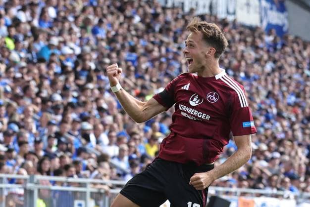 Sport Bilder des Tages 25.08.2024 - Fussball - Saison 2024 2025 - 2. Fussball - Bundesliga - 03. Spieltag: SV Darmstadt 98 SVD D98 ( Lilien ) - 1. FC Nürnberg FCN ( Club ) - Sportfoto Zink DaMa - xdaxmax - DFL regulations prohibit any use of photographs as image sequences and or quasi-video - only for editorial use - Jubel Freude Torjubel nach Tor zum 1:1 - Michael Sevcik (19, 1. FC Nürnberg FCN ) jubelt freut sich - Torschütze: Michael Sevcik (19, 1. FC Nürnberg FCN )