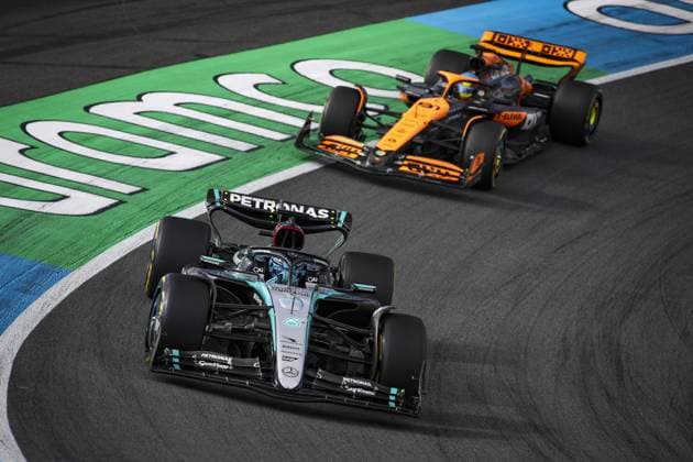 63 RUSSELL George (gbr), Mercedes AMG F1 Team W15, 81 PIASTRI Oscar (aus), McLaren F1 Team MCL38, action during the Formula 1 Heineken Dutch Grand Prix 2024, 15th round of the 2024 Formula One World Championship, WM, Weltmeisterschaft from August 23 to 25, 2024 on the Circuit Zandvoort, in Zandvoort, Netherlands - F1 - DUTCH GRAND PRIX 2024 DPPI Panoramic 240825_R15_OLANDA_DP_XB3_6379_