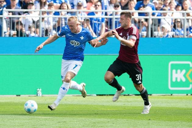 2024.08.25 xJFAx Fussball 2.Bundesliga 3.Spieltag Saison 2024 25, SV Darmstadt 98 - 1.FC Nürnberg v.l., Luca Marseiler (SV Darmstadt 98) auf dem weg zum 1:0, Robin Knoche (1.FC Nürnberg) (DFL DFB REGULATIONS PROHIBIT ANY USE OF PHOTOGRAPHS as IMAGE SEQUENCES and or QUASI-VIDEO