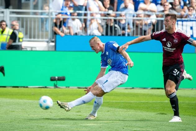 2024.08.25 xJFAx Fussball 2.Bundesliga 3.Spieltag Saison 2024 25, SV Darmstadt 98 - 1.FC Nürnberg v.l., Luca Marseiler (SV Darmstadt 98) auf dem weg zum 1:0, Robin Knoche (1.FC Nürnberg) (DFL DFB REGULATIONS PROHIBIT ANY USE OF PHOTOGRAPHS as IMAGE SEQUENCES and or QUASI-VIDEO