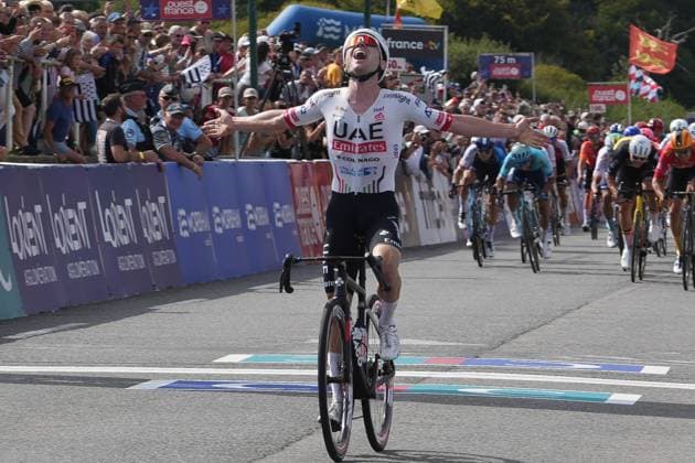 Sport Themen der Woche KW34 Sport Bilder des Tages HIRSCHI MarcOF UAE Team Emirates during the Bretagne Classic Ouest-France 2024, Grand prix de Plouay, UCI World Tour cycling race on 25 August 2024 in Plouay, France - CYCLISME : Grand prix de Plouay UCI World Tour - 25 08 2024 LaurentLairys Panoramic 