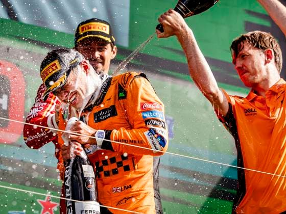 Sport Bilder des Tages ZANDVOORT - Lando Norris (McLaren) on the podium after winning the F1 Grand Prix of the Netherlands at the Circuit of Zandvoort. ANP REMKO DE WAAL xVIxANPxSportx xxANPxIVx 506730648 originalFilename: 506730648.jpg