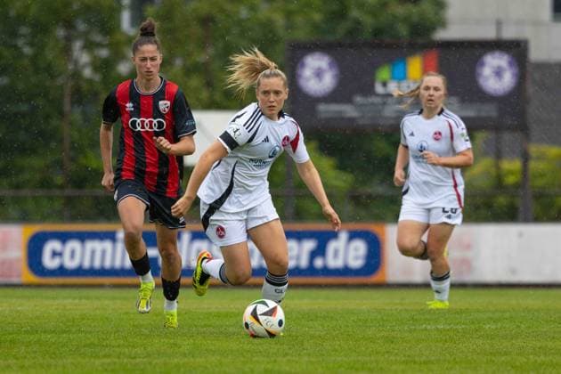 Ingolstadt, Deutschland 25. August 2024: 2. BL - Frauen - 2024 2025 - FC Ingolstadt 04 vs. 1. FC Nürnberg Im Bild: v. li. im Zweikampf Emma Kusch (FCI) und Livia Brunmair (FCN) MTV-Stadion Bayern Copyright: xFotostandx xSchaeferx