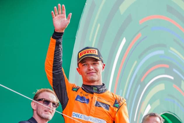 Lando Norris (GBR, McLaren); Siegerehrung, Award Ceremony; Sieger, Erstplatzierter, Goldmedaille, gold medal, 25.08.2024, Zandvoort (Niederlande), Motorsport, Formel 1, Großer Preis der Niederlande 2024