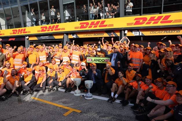 4Lando Norris (McLaren Formula 1 Team, 04), 81Oscar Piastri (McLaren Formula 1 Team, 81), Zak Brown, Andrea Stella (McLaren Formula 1 Team, Teamchef), Team Celebration, Post Race, NDL, Formel 1 Weltmeisterschaft, Dutch Grand Prix, Circuit Zandvoort, Race Day, 25.08.2024 NDL, Formel 1 Weltmeisterschaft, Dutch Grand Prix, Niederlande, Circuit Zandvoort, 25.08.2024 Zandvoort Copyright: xEibner-Pressefoto AnnikaxGrafx EP_AGF