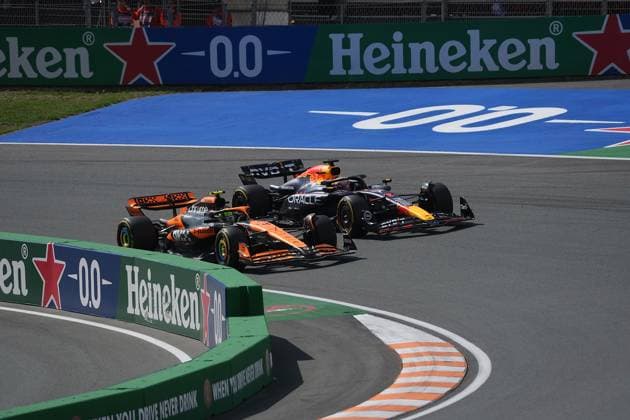FORMULA 1 HEINEKEN DUTCH GRAND PRIX 2024 25.08.2024, Circuit Park Zandvoort, Zandvoort, FORMULA 1 HEINEKEN DUTCH GRAND PRIX 2024 , im Bild Übberholmanöver von Lando Norris (GBR), McLaren F1 Team an Max Verstappen (NLD), Oracle Red Bull Racing