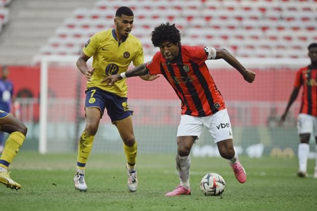 ABOUKHLAL Zakaria (TOULOUSE FC) and DANTE (OGC Nice). OGC Nice vs Toulouse FC, Ligue 1 in Allianz Riviera, NICE, France, on August 25, 2024. FOOTBALL : OGC Nice vs Toulouse FC - Ligue 1 - 25 08 25 FredDides Panoramic 