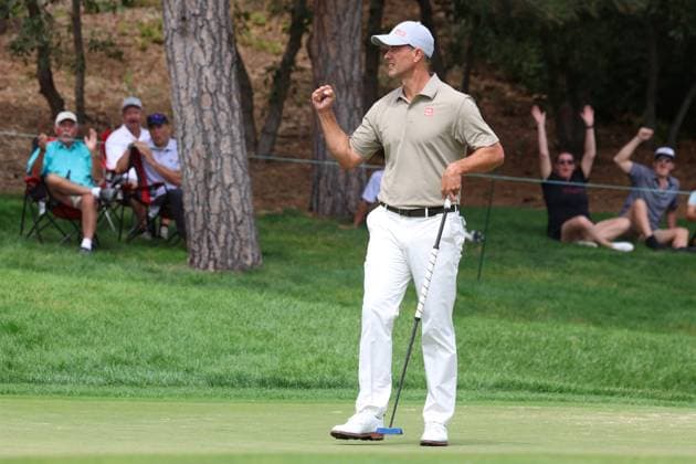 CASTLE ROCK, CO - AUGUST 25: PGA, Golf Herren golfer Adam Scott reacts to making a putt for eagle on the first hole during the final round of the PGA FedExCup BMW Championship on August 25th, 2024, at Castle Pines Golf Club in Castle Rock, Colorado. (Photo by Brian Spurlock Icon Sportswire) GOLF: AUG 25 PGA FedExCup Playoffs - BMW Championship EDITORIAL USE ONLY Icon2408252