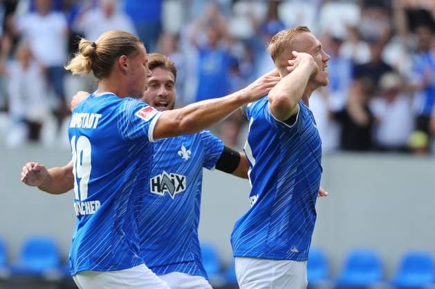 25.08.2024, xtvx, Fussball 2.Bundesliga, SV Darmstadt 98 - 1.FC Nürnberg emspor, v.l. Goal scored, Tor zum 1:0 Isac Lidberg (SV Darmstadt 98) Torjubel, Goal celebration, celebrate the goal, celebrates scoring (DFL DFB REGULATIONS PROHIBIT ANY USE OF PHOTOGRAPHS as IMAGE SEQUENCES and or QUASI-VIDEO) Darmstadt