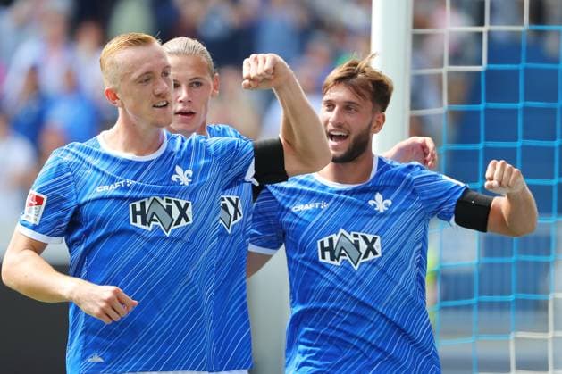 25.08.2024, xtvx, Fussball 2.Bundesliga, SV Darmstadt 98 - 1.FC Nürnberg emspor, v.l. Goal scored, Tor zum 1:0 Isac Lidberg (SV Darmstadt 98) Torjubel, Goal celebration, celebrate the goal, celebrates scoring (DFL DFB REGULATIONS PROHIBIT ANY USE OF PHOTOGRAPHS as IMAGE SEQUENCES and or QUASI-VIDEO) Darmstadt