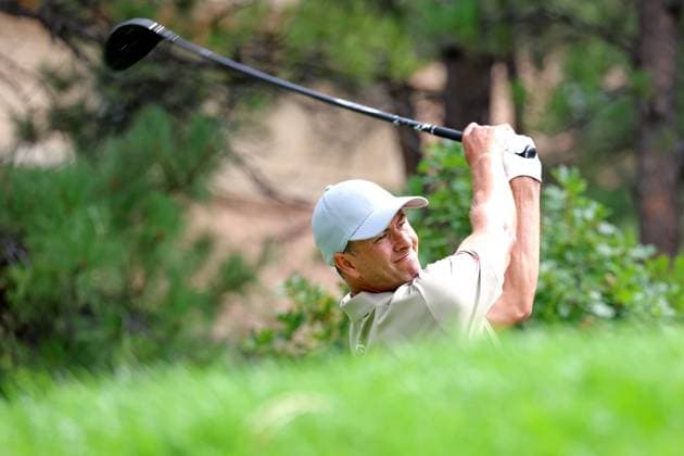 CASTLE ROCK, CO - AUGUST 25: PGA, Golf Herren golfer Adam Scott plays his tee shot on the 2nd hole during the final round of the PGA FedExCup BMW Championship on August 25th, 2024, at Castle Pines Golf Club in Castle Rock, Colorado. (Photo by Brian Spurlock Icon Sportswire) GOLF: AUG 25 PGA FedExCup Playoffs - BMW Championship EDITORIAL USE ONLY Icon2408254