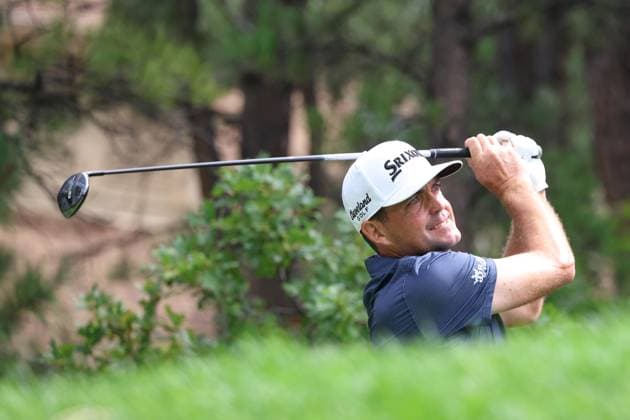 CASTLE ROCK, CO - AUGUST 25: PGA, Golf Herren golfer Keegan Bradley plays his tee shot on the 2nd hole during the final round of the PGA FedExCup BMW Championship on August 25th, 2024, at Castle Pines Golf Club in Castle Rock, Colorado. (Photo by Brian Spurlock Icon Sportswire) GOLF: AUG 25 PGA FedExCup Playoffs - BMW Championship EDITORIAL USE ONLY Icon2408259