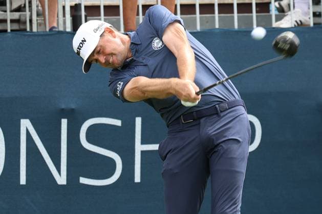 CASTLE ROCK, CO - AUGUST 25: PGA, Golf Herren golfer Keegan Bradley plays his tee shot on the first hole during the final round of the PGA FedExCup BMW Championship on August 25th, 2024, at Castle Pines Golf Club in Castle Rock, Colorado. (Photo by Brian Spurlock Icon Sportswire) GOLF: AUG 25 PGA FedExCup Playoffs - BMW Championship EDITORIAL USE ONLY Icon24082535