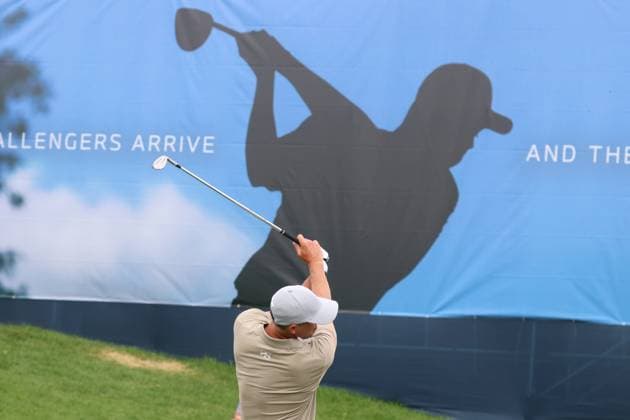 CASTLE ROCK, CO - AUGUST 25: PGA, Golf Herren golfer Adam Scott warms up on the practice range during the final round of the PGA FedExCup BMW Championship on August 25th, 2024, at Castle Pines Golf Club in Castle Rock, Colorado. (Photo by Brian Spurlock Icon Sportswire) GOLF: AUG 25 PGA FedExCup Playoffs - BMW Championship EDITORIAL USE ONLY Icon24082542